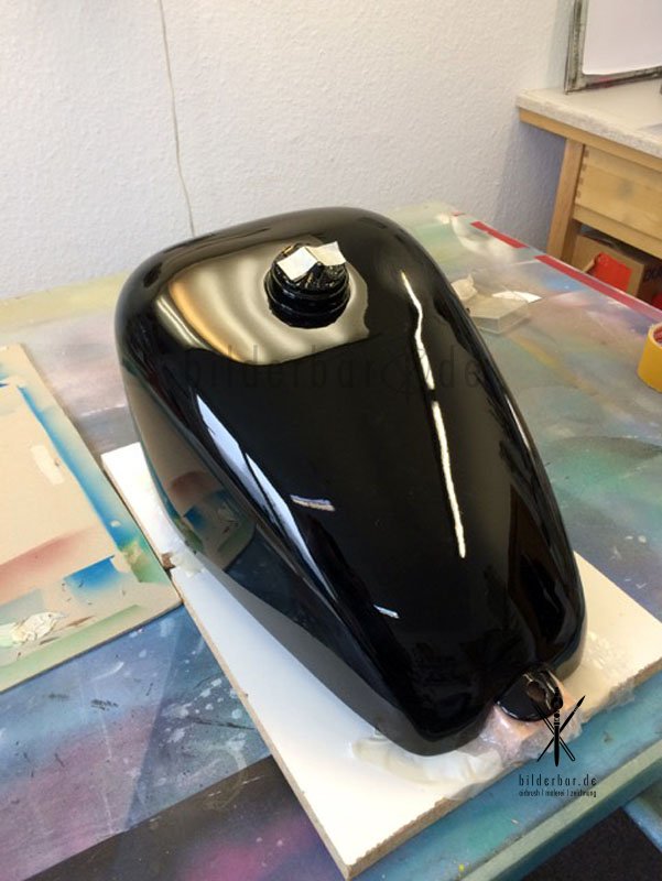 harley_tank_redflames-01