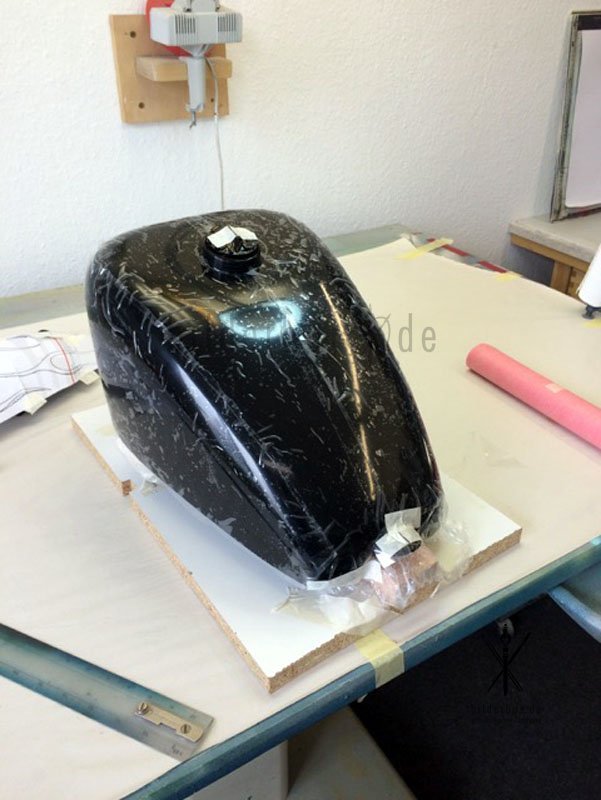 harley_tank_redflames-03