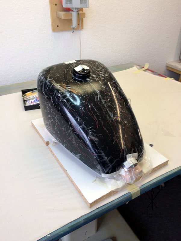 harley_tank_redflames-04