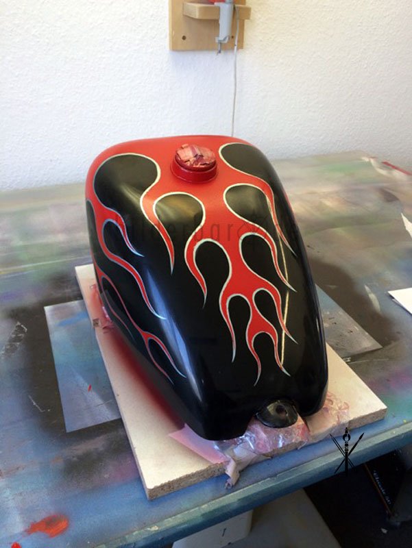 harley_tank_redflames-10